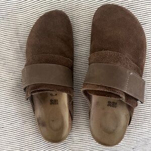 Birkenstock Fawn Suede Clogs w/ Velcro Strap
